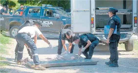  ?? JUAN JOSÉ GARCÍA ?? Horror. Una de las víctimas, atacada en enero a metros del casino en el que horas antes habían asesinado a otro hombre.