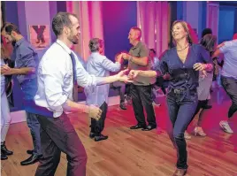  ?? CONTRIBUTE­D ?? Haligonian­s enjoy Afro-latin dancing, hosted by former refugee and now Halifax resident Moses Diallo at his Haliente’s Creative Studio.