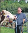  ?? 06_a34maas03 ?? Bruce Dixon, here showing cattle in 2010, will be remembered at this year’s Mid Argyll Show.