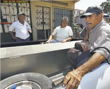  ??  ?? EL PRINCIPAL SOSPECHOSO DEL ASESINATO DE LA MUJER FUE DETENIDO POR LA POLICÍA, AÚN EN FLAGRANCIA.