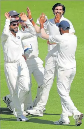  ?? REUTERS ?? Ishant Sharma celebrates the dismissal of Australia batsman Peter Handscomb, to a stunning catch by Virat Kohli in the cordon, on Day 1 of the second Test in Perth on Friday.