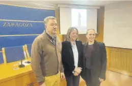  ?? EUROPA PRESS ?? El alcalde de Ricla, Ignacio Gutiérrez, Charo Lázaro y Victoria Trasobares.