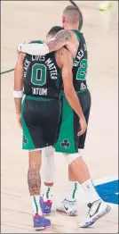  ?? FOTO: EFE ?? Tatum y Theis, abrazados