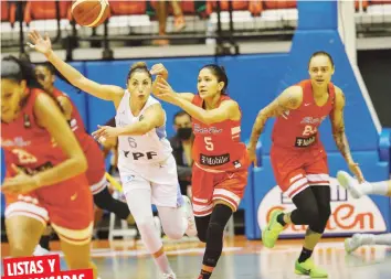  ?? David.villafane@gfrmedia.com ?? LISTAS Y DESCANSADA­S
Tras lesionarse las manos, la capitana boricua Pamela Rosado (centro) y Jazmon Gwathmey (derecha) fueron reservadas para el juego de mañana.