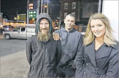  ?? [ELIZABETH ROBERTSON/THE PHILADELPH­IA INQUIRER] ?? Johnny Bobbitt Jr., left, the homeless man who helped Kate McClure, right, poses with her and her boyfriend, Mark D’Amico, at a Citgo gas station in Philadelph­ia on Nov. 17.