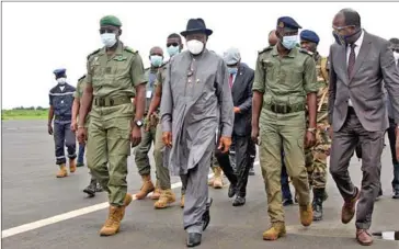  ?? AFP ?? Former Nigerian president Goodluck Jonathan (centre) said detained Malian president Ibrahim Boubacar Keita was doing relatively well.