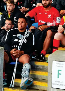  ?? GETTY IMAGES ?? The brothers grim: Mako (left) and Billy Vunipola look forlorn on the sidelines after both limped off against Glasgow