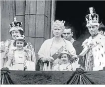  ?? ?? Jorge VI e Isabel con sus hijas, el día de la coronación de él.