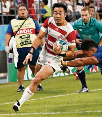  ??  ?? Les rugbymen japonais «ne peuvent pas rivaliser en force physique, mais ils compensent par leur résistance, leur goût de l’effort et lelon le sélectionn­eur de l’équipe de Suisse, Olivier Nier.