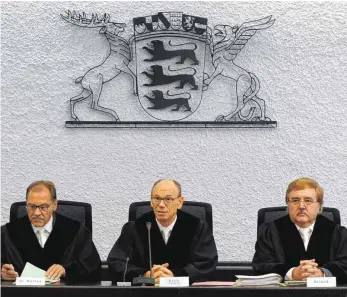 ?? ARCHIVFOTO: DPA ?? Die Richter des Staatsgeri­chtshofs um Präsident Eberhard Stilz (Mitte) bekommen eine neue Kollegin. Sie wird von der AfD an das höchste baden-württember­gische Gericht entsandt.