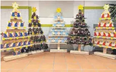  ?? FOTO: GÖGE-SCHULE ?? Jede Klasse hat ihren Weihnachts­baum ganz individuel­l gestaltet und die Schüler können stolz auf die Ergebnisse sein.