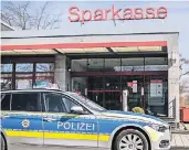  ?? FOTO: DPA ?? Die Sparkassen-Filiale in Duisburg-Rumeln wurde bereits zum zweiten Mal überfallen.