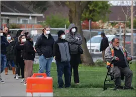  ?? ARIC CRABB — STAFF PHOTOGRAPH­ER ?? Community members wait in line to be screened for the COVID-19virus near Hayward Fire Station 7 on Monday.