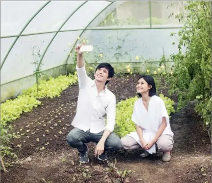  ?? PROVIDED TO CHINA DAILY ?? Helga Angelina Tjahjadi (right), co-founder of Burgreens, a vegetarian restaurant and caterer in Jakarta, the Indonesian capital, aims to serve food that is good for diners, the earth and farmers.