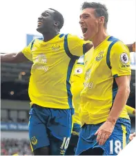  ??  ?? Everton’s Lukaku and Barry celebrate.