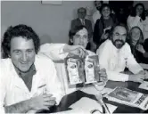  ??  ?? René Frydman, Jacques Testart et Emile Papiernik montrent une photo d’Amandine, le premier bébé-éprouvette, née en 1982.