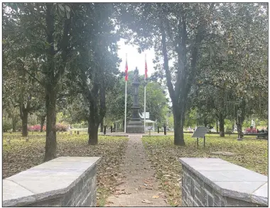  ?? (AP/Kim Chandler) ?? A chair carved out of limestone honoring Confederat­e President Jefferson Davis was stolen from Confederat­e Memorial Circle, a private section of Live Oak Cemetery in Selma, Ala.