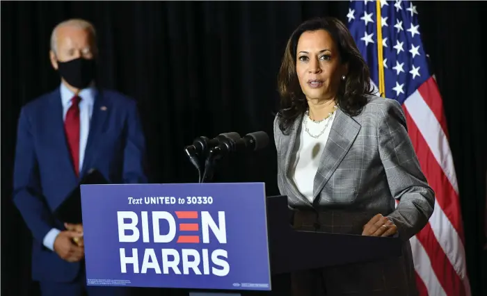  ?? FOTO: MANDEL NGAN/LEHTIKUVA-AFP ?? Kamala Harris är den första svarta kvinnan att lanseras som vicepresid­ent av en presidentk­andidat. Det är en milstolpe, men det känns som ett tröstpris, skriver Roza Bicer.