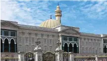  ??  ?? Provocativ­e post: Buckingham Palace as a mosque