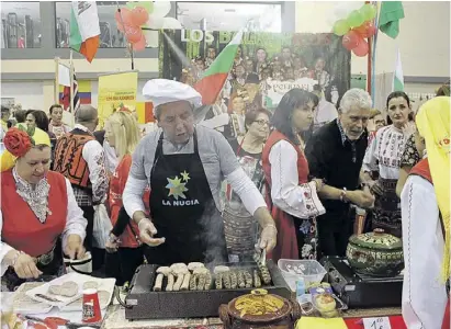  ?? Foto: Ángel García ?? Es wird wieder bunt und multikulti bei La Nucías Día Internacio­nal am 1. April.