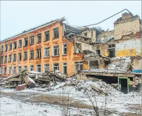  ?? EFE ?? Cherníguiv­y. Vista de escuela destruida por impacto de la artillería rusa.