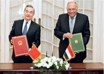  ?? OF FOREIGN AFFAIRS OF EGYPTﬃ (MINISTRY ?? Chinese Foreign Minister Wang Yi and Egyptian Foreign Minister Sameh Shoukry sign a plan to implement the comprehens­ive strategic partnershi­p in Cairo, Egypt, on 14 January