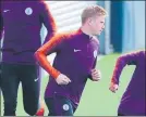  ??  ?? De Bruyne acorta los plazos y entrenó