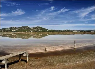  ?? (Photo Valérie Le Parc) ?? Sur les 550 hectares du Salin des Pesquiers, la remise en sel ne concernera qu’une trentaine d’hectares. L’enjeu principal étant de préserver la biodiversi­té.