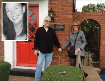  ?? Picture: Joan Francis ?? Fans Bill and Susan pose outside the former home of Rolling Stones guitarist Keith Richards in Dartford, and inset, the home’s occupant Joan Francis