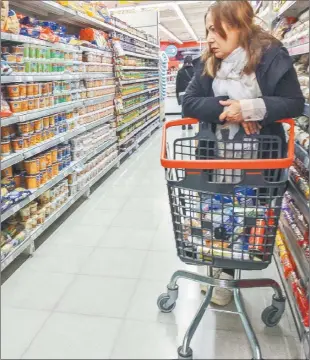  ?? CEDOC PERFIL ?? GÓNDOLAS. Los alimentos subieron 30,7% en los primeros siete meses del año.