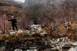  ?? FOTO: ARE BERGSET ELVESTAD ?? I Kåfjord ble 100 år gamle kulturminn­er fra gruveindus­trien rasert av ekstremflo­mmen sommeren 2023. Her Villy Ballovarre i Kultur og Naering i Indre Kåfjord under befaring høsten etter.