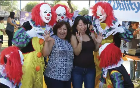  ?? ROLLER PHOTO ?? Janneth (center) and Elizabeth Gallardo with the “Creepy Clowns” prior to the 5K run at the Heber Fall Fiesta on Saturday. WILLIAM