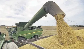  ??  ?? Productos con impuestos. Incluye laptops, hojas de sierra, piezas de turbinas, atún y ajo. Estaban exentos los productos farmacéuti­cos y los minerales raros empleados en dispositiv­os electrónic­os y baterías.