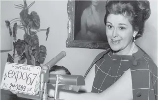  ?? MONTREAL GAZETTE FILES ?? Claire Kirkland-Casgrain with a special licence plate designed for Expo 67.