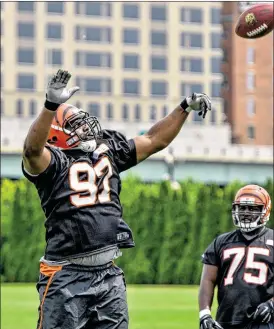  ?? NICK GRAHAM / STAFF ?? Geno Atkins (deflecting a ball during team activities in May) returned to his Pro Bowl form in 2015 with 11 sacks after a disappoint­ing 2014 season.