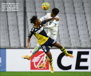  ??  ?? Gelson Martins et Sakai à la lutte. C’est le Marseillai­s qui a pris le dessus.