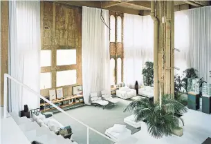  ?? GIUSEPPE FAZIO/RICARDO BOFILL TALLER DE ARQUITECTU­RA ?? Double height windows with curtains and white furniture create an airy feel to the former factory.