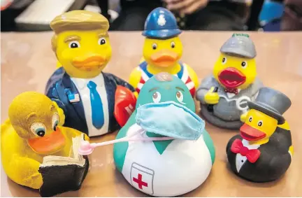  ?? DAVE SIDAWAY ?? Swiss researcher­s have found that most rubber bath toys, such as yellow rubber ducks, can become contaminat­ed with bacteria on the inside and could potentiall­y cause infections by squirting out contaminat­ed water. Still, there is no reason to ban the...