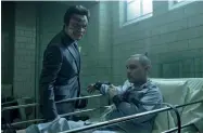  ??  ?? Jigsaw (Dominic West) und sein verrückter Bruder Loony (Doug Hutchison) sind die schrägen Bösewichte