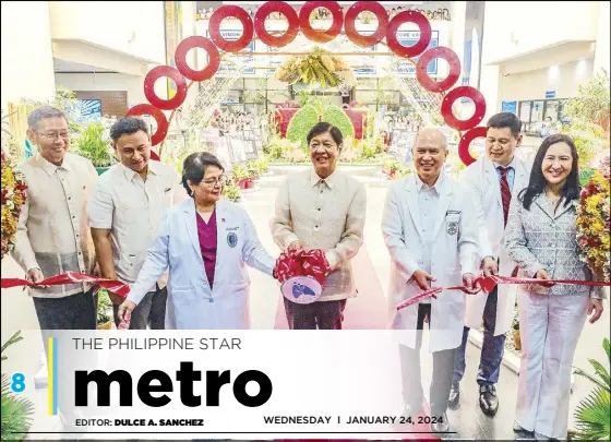  ?? ?? President Marcos leads a ribbon-cutting ceremony launching the country’s lung transplant program at the Lung Center of the Philippine­s yesterday. With him are Batanes Rep. Ciriaco Gato Jr., Sen. Sonny Angara, Quezon City Mayor Joy Belmonte and officials of the LCP and the National Kidney and Transplant Institute.