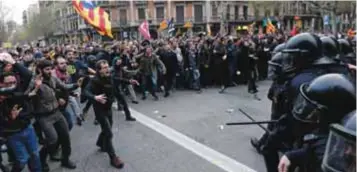  ?? | AP ?? Nueve personas que protestaro­n contra la detención fueron detenidas y 98 manifestan­tes resultaron heridos.