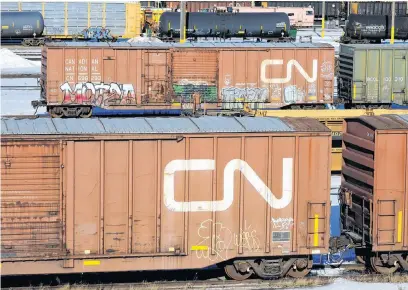  ?? DAN RIEDLHUBER/REUTERS ?? Railcars stand idle at the Canadian National (CN) railyards in Edmonton, in 2015.