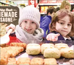  ?? Pics: ?? Students from St Teresa’s N.S. pictured among the aisles of SuperValu Ballisodar­e, Frances Muldoon