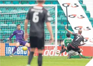  ??  ?? ■
St Mirren’s David Clarkson (No 7) scores his team’s second goal.