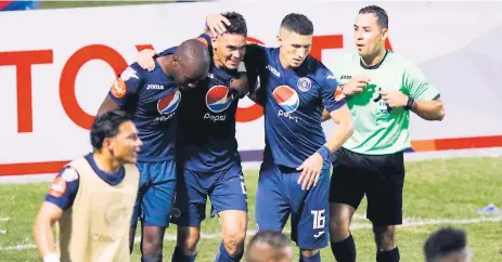  ??  ?? AZULES. Motagua viene de ganarle 2-0 al Olimpia el pasado domingo en el juego de ida.