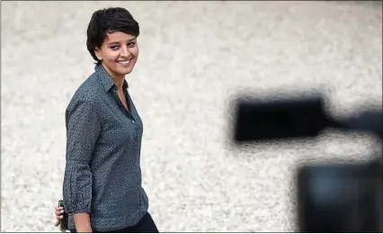  ??  ?? ##JEV#145-98-http://www.20minutes.fr/tv/politique/267861-m##JEV# Najat Vallaud-Belkacem a voulu, par cet ouvrage, clouer le bec à « ceux qui racontent, imaginent, affabulent ».