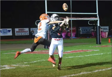  ?? AUSTIN HERTZOG - MEDIANEWS GROUP ?? Perkiomen Valley’s Nick McMenamin (2) breaks up a fourth down pass intended for Boyertown’s Anthony Billetta during the first half Friday at Boyertown.