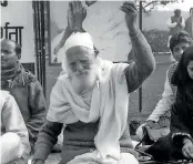  ?? PTI ?? In this file image, noted environmen­talist Sunderlal Bahuguna leads a day-long fasting prayer and mass spinning organised by various Gandhian organisati­ons to protest against the attack on the minorities in many parts of India, at Gandhi Samadhi in New Delhi. —