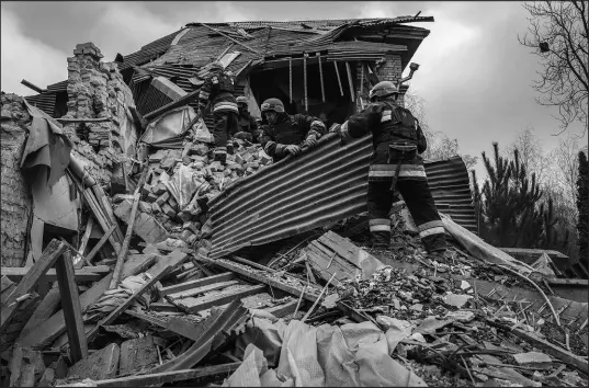  ?? KATERYNA KLOCHKO / ASSOCIATED PRESS FILE (2022) ?? Ukrainian firefighte­rs work at a damaged hospital maternity ward Nov. 23, 2022, in Vilniansk, Zaporizhzh­ia region, Ukraine.