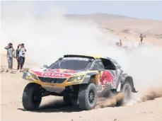  ?? /EFE ?? Stéphane Peterhanse­l ganó ayer la quinta etapa de coches y se puso como líder en el Rally Dakar.